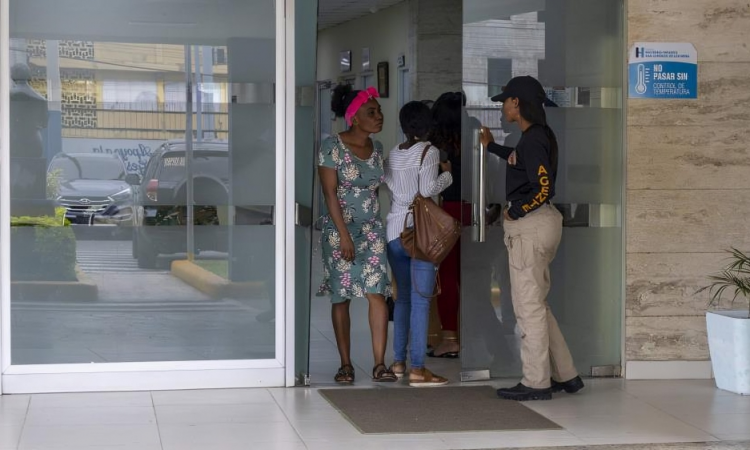 Más de 130 parturientas haitianas y recién nacidos fueron deportados bajo nuevo protocolo hospitalario en RD