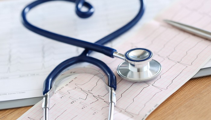 Más de 10 horas sentado al día eleva riesgo de insuficiencia cardíaca, infarto y muerte cardiovascular, revela estudio