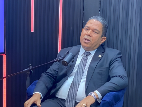 Senador Moisés Ayala exige solución definitiva a medicamentos de alto costo para enfermedades catastróficas