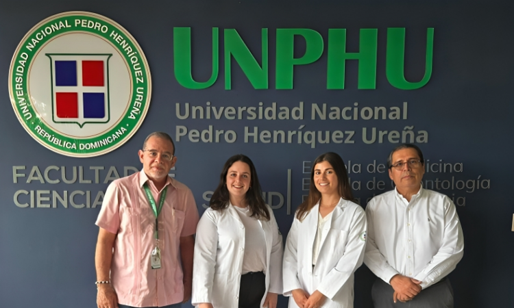 Enfermeras de la Universidad de Barcelona se capacitan en hospitales dominicanos como parte de acuerdo con la UNPHU