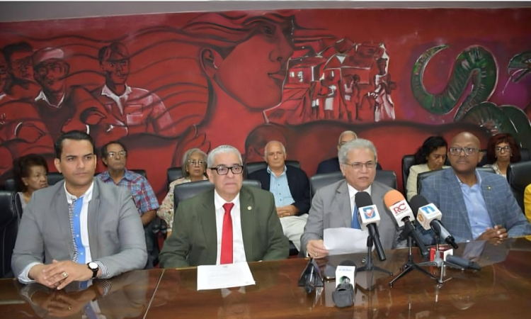 CMD convoca paro nacional de 48 horas tras cancelación de 14 médicos por Salud Pública