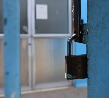 Paro médico de 48 horas impacta a cientos de pacientes que viajaron desde el interior sin ser notificados