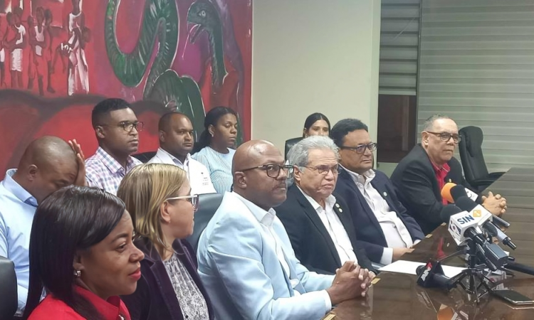 CMD denuncia cancelaciones “ilegales e indiscriminadas” de médicos y exige reunión con Salud Pública