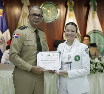 Hospital Central de las Fuerzas Armadas celebra logros académicos de sus residentes