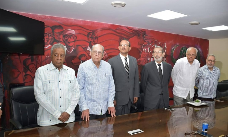 Dr. Santiago Castro Ventura juramentado como presidente de Comisión Electoral del CMD