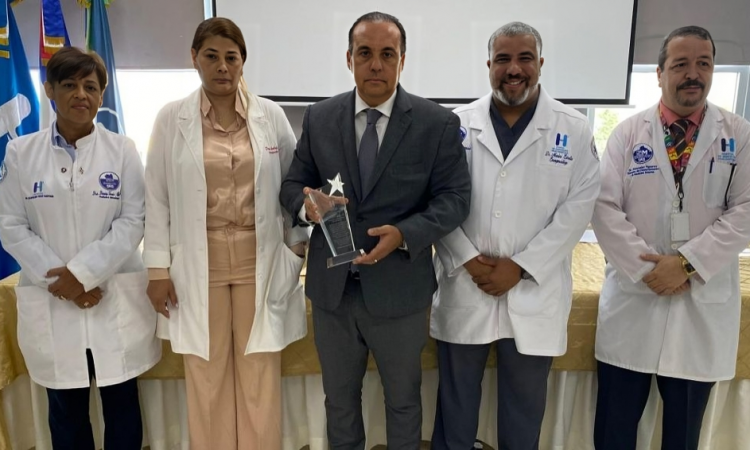 Dr. Eddy Pérez-Then recibe reconocimiento por impulsar residencias médicas pioneras en RD Dr. Eddy Pérez-Then recibe reconocimiento por impulsar residencias médicas pioneras en RD