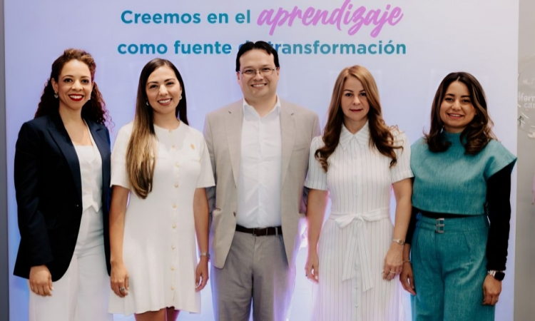CEMDOE gradúa a 42 profesionales de enfermería en programas de alto nivel para atención humanizada CEMDOE gradúa a 42 profesionales de enfermería en programas de alto nivel para atención humanizada