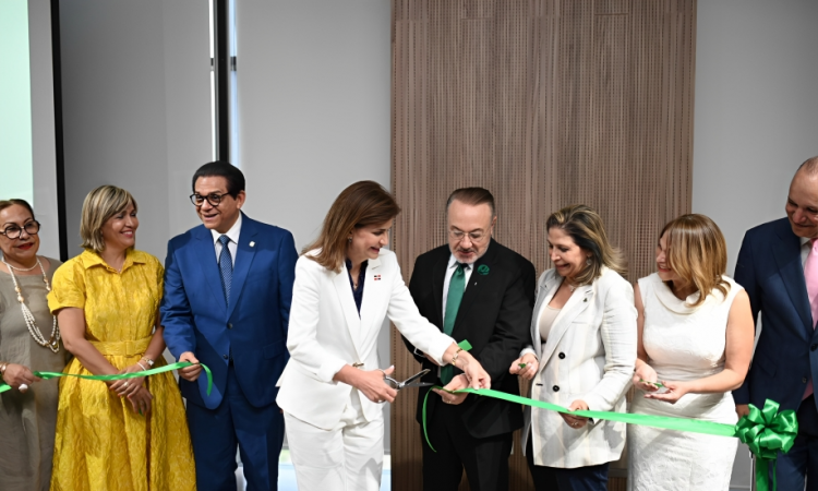 Clínica Unión Médica del Norte inaugura moderna UCI con 22 cubículos y equipos de última generación