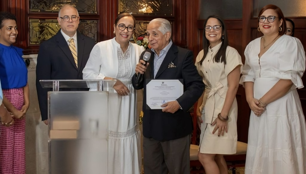 Sociedad Dominicana de Cardiología Pediátrica reconoce a profesionales que han dejado huella en la salud infantil y la formación médica