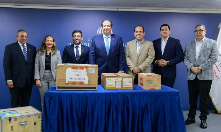 Ministerio de Salud impulsa la innovación en análisis con entrega de equipos avanzados al Laboratorio Digemaps Ministerio de Salud impulsa la innovación en análisis con entrega de equipos avanzados al Laboratorio Digemaps