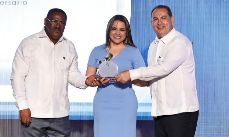 Hospital Pediátrico Dr. Hugo Mendoza recibe premio a Mejor Desempeño en Autogestión por el SNS Hospital Pediátrico Dr. Hugo Mendoza recibe premio a Mejor Desempeño en Autogestión por el SNS