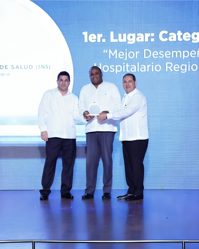 SNS reconoce al Hospital Bogaert como Mejor Desempeño Regional en su premiación anual