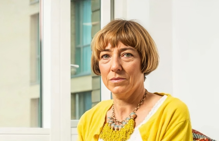Dra. Anna Gilmore denuncia el impacto oculto de las industrias en la salud global