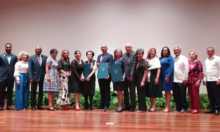 Sociedad Dominicana de Pediatría reconoce a tres eminencias médicas con el título Pediatra Emérito