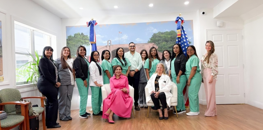 Programa de capacitación en Florida fortalece habilidades de enfermeras dominicanas en cuidados neonatales