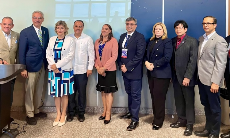 MESCyT y universidades dominicanas analizan reforma curricular para escuelas de medicina con estándares internacionales