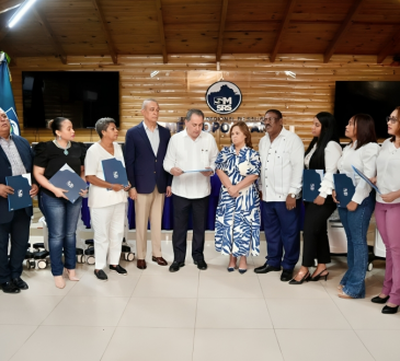 SNS equipa centros de salud con modernos equipos de sonografía en la región Metropolitana