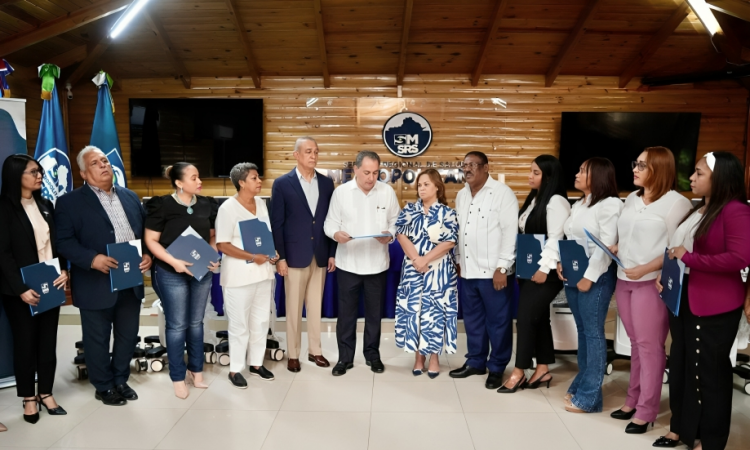 SNS equipa centros de salud con modernos equipos de sonografía en la región Metropolitana