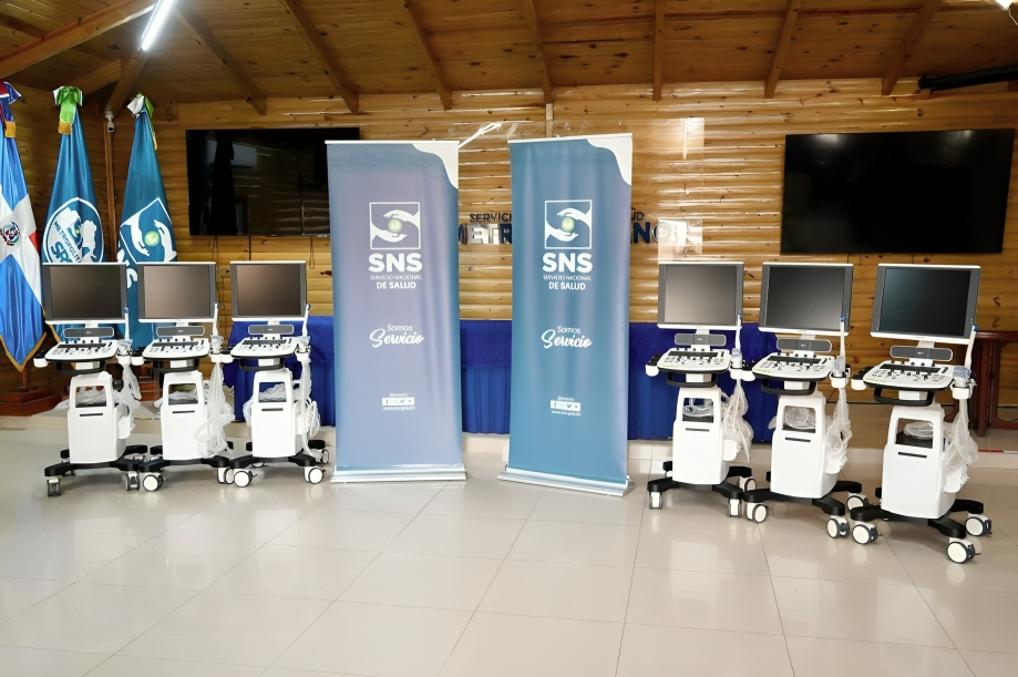 SNS equipa centros de salud con modernos equipos de sonografía en la región Metropolitana
