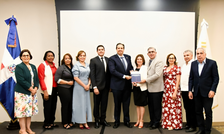 Ministerio de Salud presenta guías para la prevención del cáncer de cuello uterino