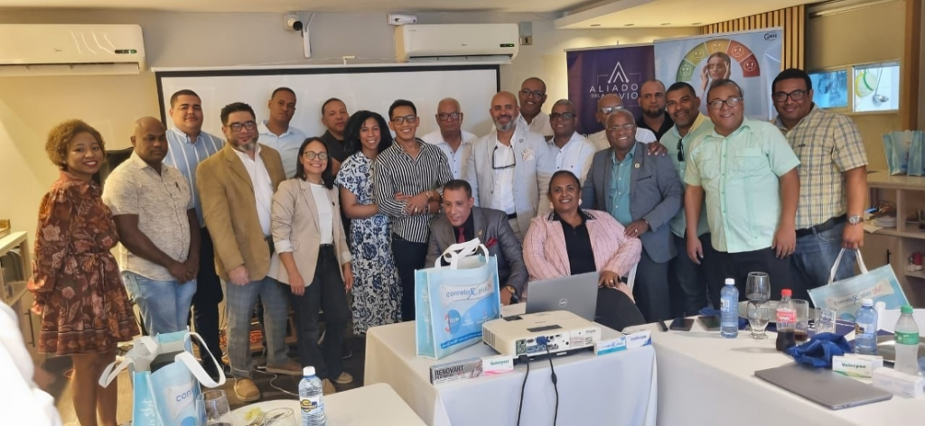 Dr. Andy De León impulsa enfoque innovador en salud articular durante Jornada de Ortopedia Sur