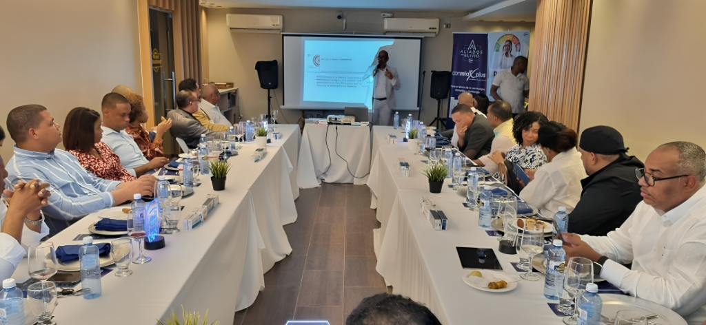 Dr. Andy De León impulsa enfoque innovador en salud articular durante Jornada de Ortopedia Sur