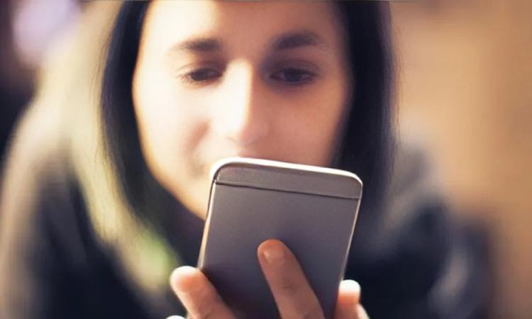 Psicóloga advierte sobre los riesgos de las redes sociales: Ansiedad, insomnio y dismorfia