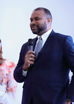 Dr. Yotin Pérez se suma a 'En Salud Podcast' para llevar información médica confiable a la población