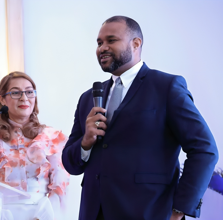 Dr. Yotin Pérez se suma a 'En Salud Podcast' para llevar información médica confiable a la población Dr. Yotin Pérez se suma a 'En Salud Podcast' para llevar información médica confiable a la población