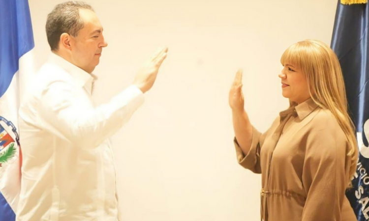 SNS juramenta a la Dra. Marisol Taveras como nueva encargada de Salud Mental SNS juramenta a la Dra. Marisol Taveras como nueva encargada de Salud Mental