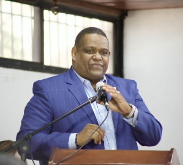 “Los médicos jóvenes están siendo excluidos del sistema”: Dr. Omar Tejeda denuncia abandono del Colegio Médico Dominicano
