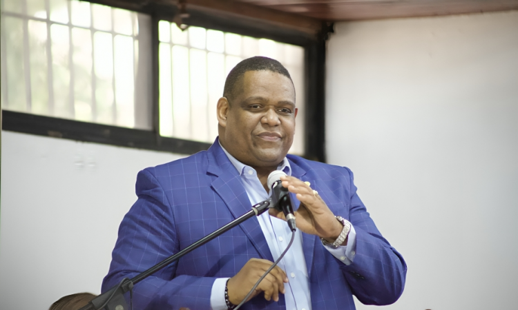 “Los médicos jóvenes están siendo excluidos del sistema”: Dr. Omar Tejeda denuncia abandono del Colegio Médico Dominicano