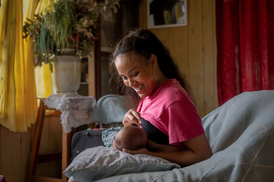 UNICEF llama a crear sistemas de apoyo reales para madres lactantes en Semana Mundial de la Lactancia
