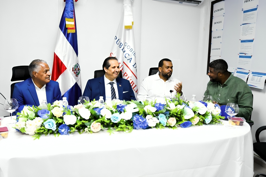 Ministro de Salud inicia recorrido nacional para evaluar y mejorar servicios sanitarios