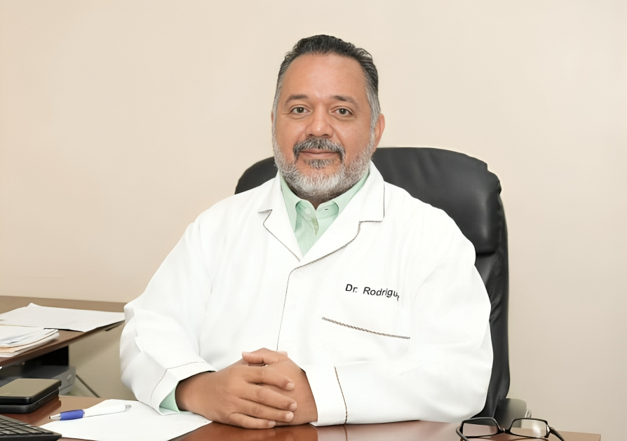 Hospital Moscoso Puello vacuna a su personal contra Hepatitis en jornada preventiva