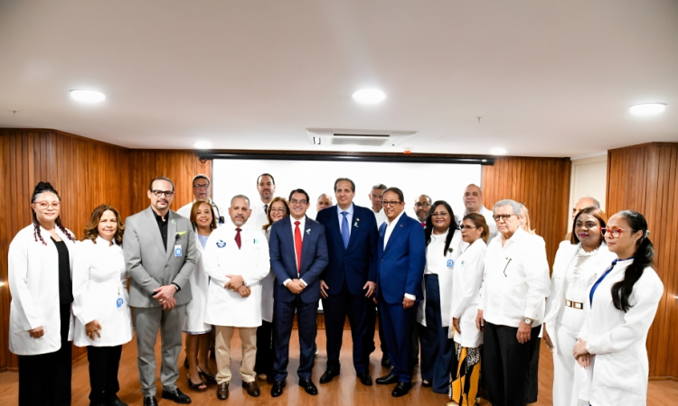 Hospital Cabral y Báez fortalece sistema de trasplantes con juramentación de nuevo comité especializado Hospital Cabral y Báez fortalece sistema de trasplantes con juramentación de nuevo comité especializado