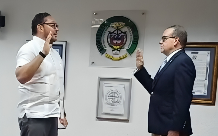 Dr. William Duke asume como Decano Asociado y Director de la Escuela de Medicina de la UCE Dr. William Duke asume como Decano Asociado y Director de la Escuela de Medicina de la UCE