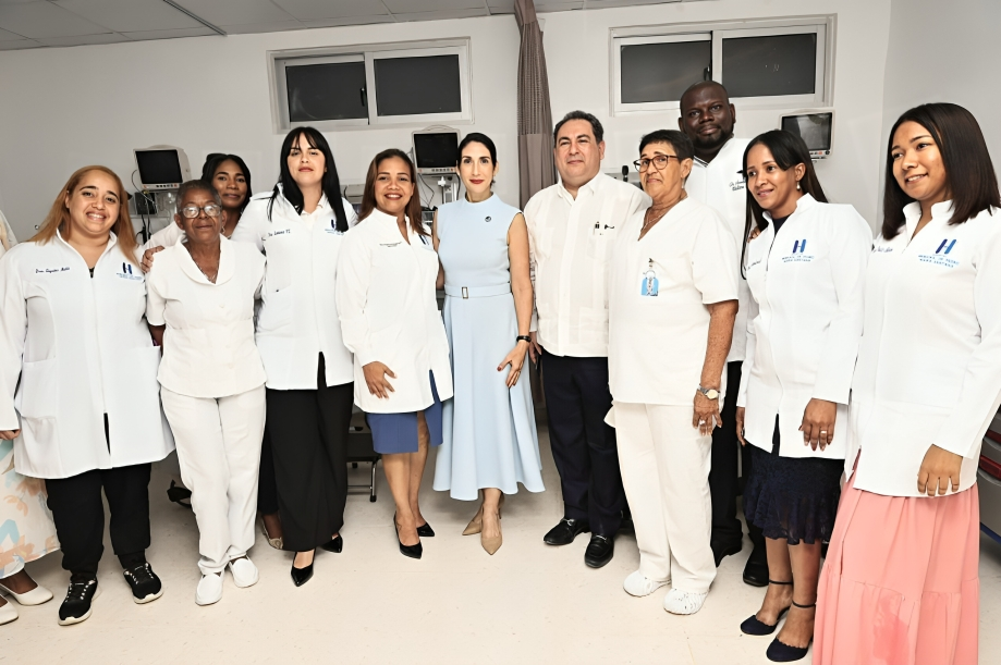SNS reconoce labor de médicos en su día y destaca avances en condiciones laborales
