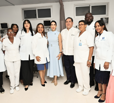 SNS reconoce labor de médicos en su día y destaca avances en condiciones laborales