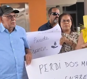 Pacientes con artritis reumatoide protestan por retrasos en entrega de medicamentos de alto costo