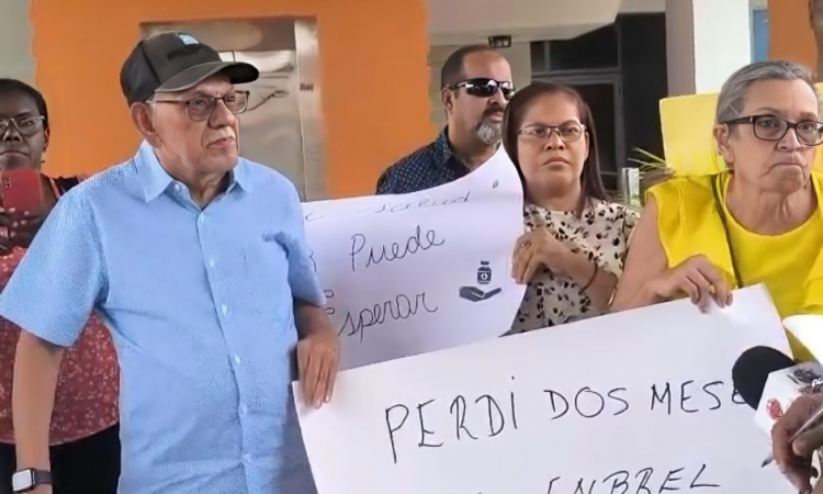 Pacientes con artritis reumatoide protestan por retrasos en entrega de medicamentos de alto costo