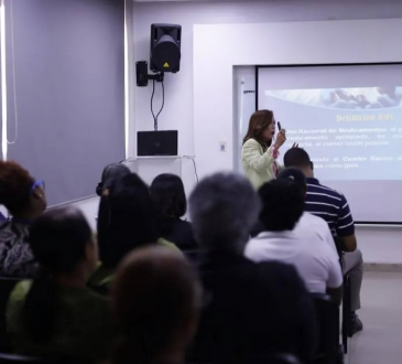 Hospital Central de las Fuerzas Armadas imparte curso sobre uso racional de medicamentos para enfrentar retos del siglo XXI