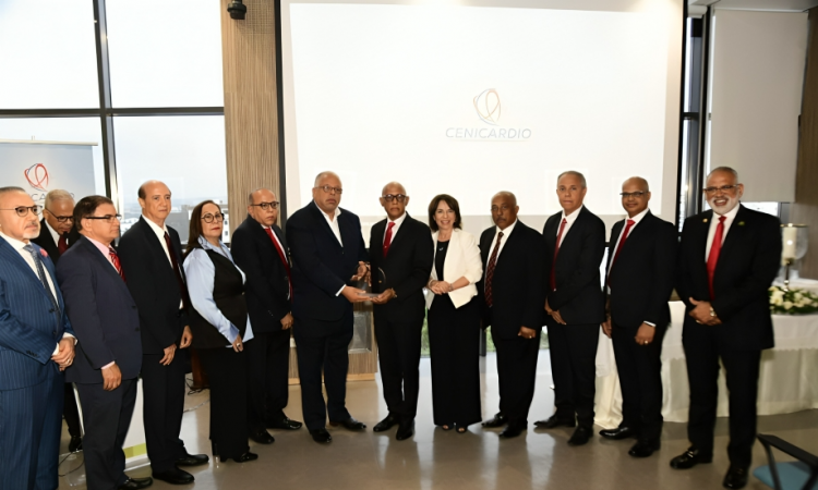 Cenicardio celebra 18 años como referente en intervenciones cardiovasculares con tecnología de punta