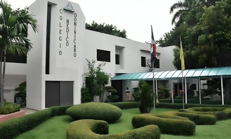 CMD condena "brutal agresión" contra médica golpeada por familiar de paciente en Santo Domingo
