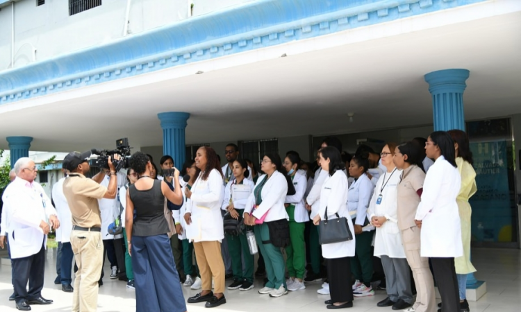 Personal médico del Hospital Salvador B. Gautier exige soluciones urgentes ante el grave deterioro de la infraestructura