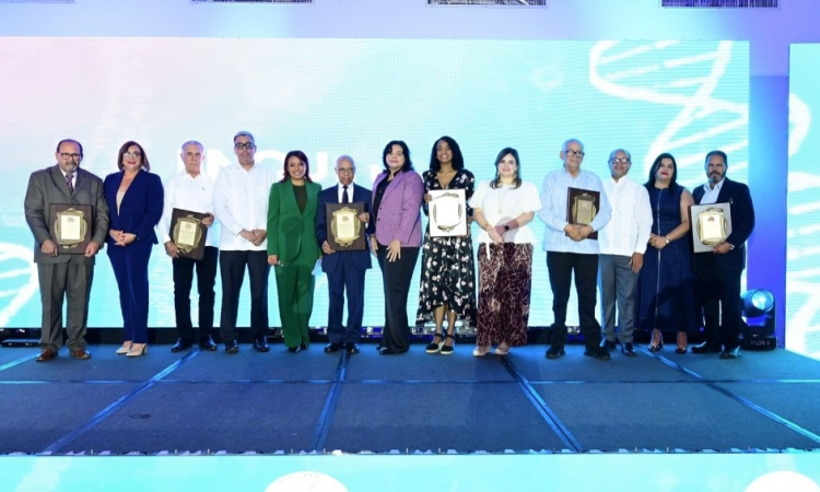 Patólogos dominicanos celebran 70 años de aportes a la medicina nacional