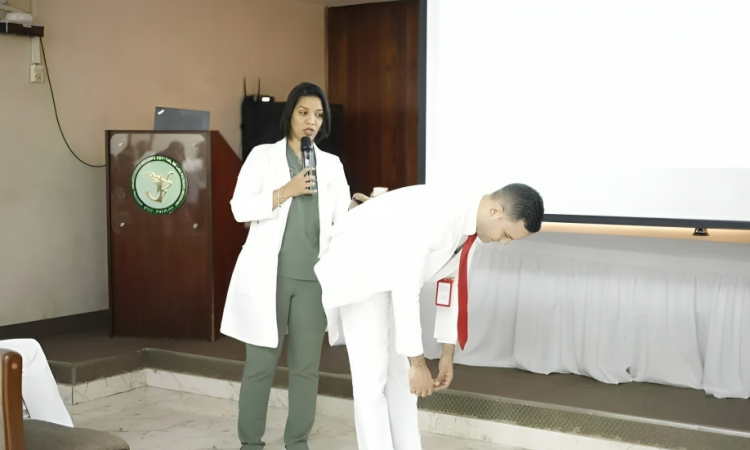 Hospital Central de las Fuerzas Armadas imparte conferencia especializada sobre evaluación de columna vertebral