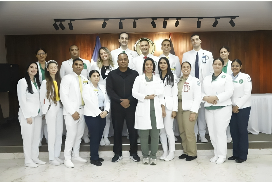 Hospital Central de las Fuerzas Armadas imparte conferencia especializada sobre evaluación de columna vertebral