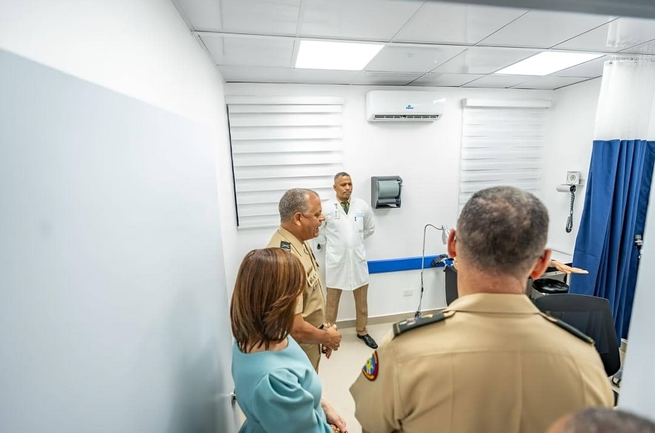 Ministro de Defensa encabeza inauguración de nuevas instalaciones gineco-obstétricas en hospital militar
