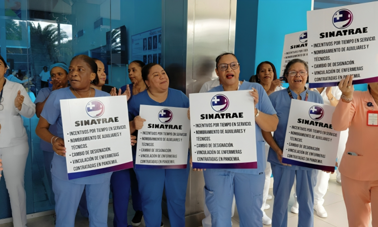 Enfermeras del Hospital Cabral y Báez realizan nuevo paro por incumplimiento de promesas gubernamentales Enfermeras del Hospital Cabral y Báez realizan nuevo paro por incumplimiento de promesas gubernamentales